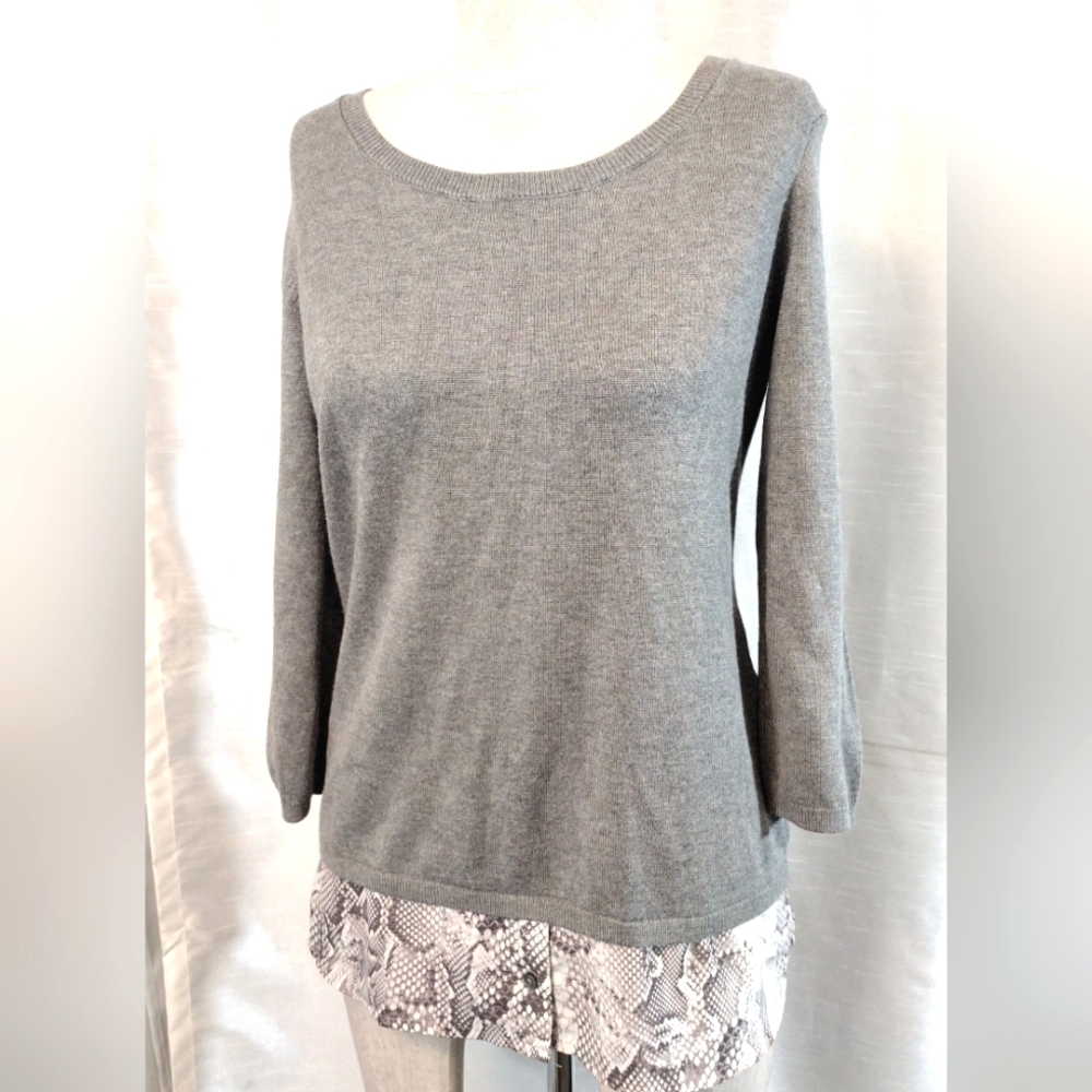White House Black Market 3/4 Sleeve Sweater Gray, round neck, Snake Print, XS